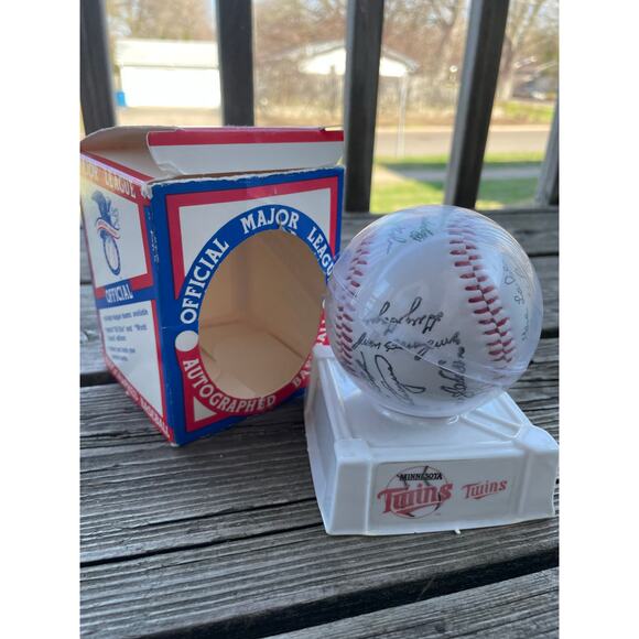 Vintage Signed Replilca of Twins Baseball 80s/90s - Picture 2 of 16